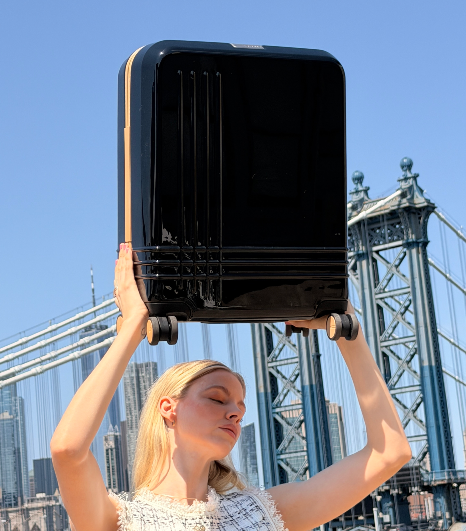 Roam Luggage, brand website product image