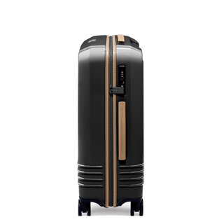 The Roam racing stripe trim and zipper give you a unique symbol of elegance and provides a distinctive signature look.