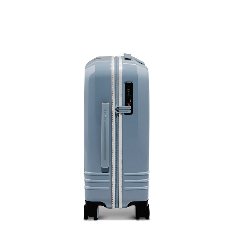 The Roam racing stripe trim and zipper give you a unique symbol of elegance and provides a distinctive signature look.