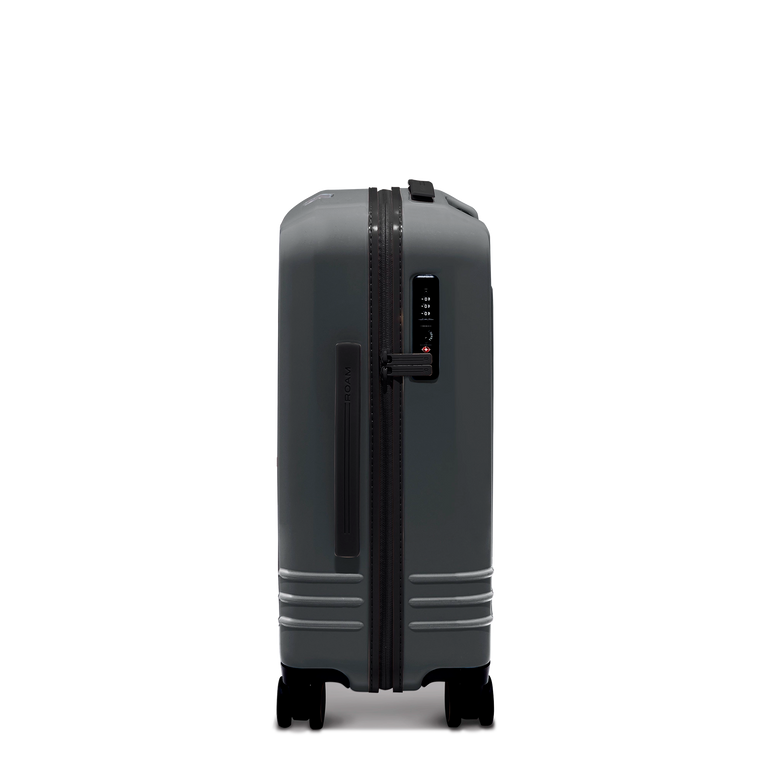 The Roam racing stripe trim and zipper give you a unique symbol of elegance and provides a distinctive signature look.