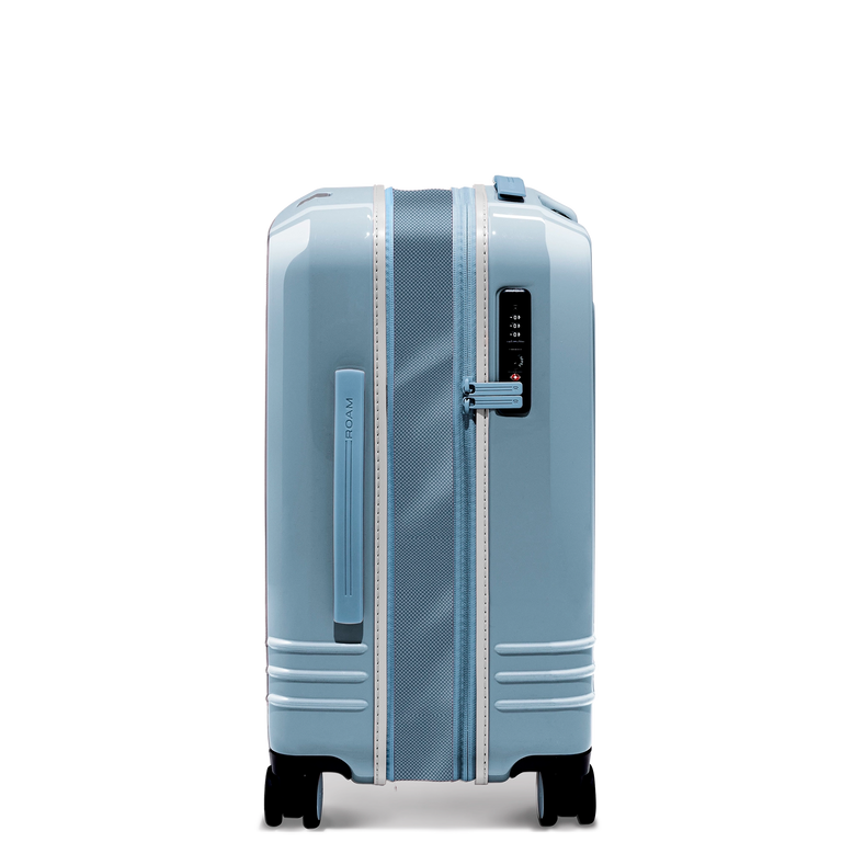 Expandable feature provides up to 30% more packing capacity – pack more for an extended stay.
