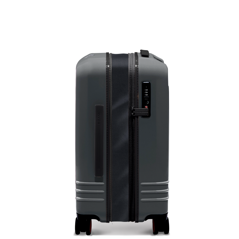 Expandable feature provides up to 30% more packing capacity – pack more for an extended stay.