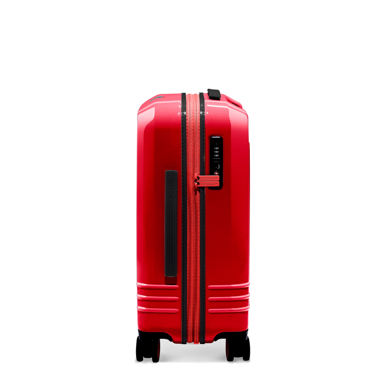 The Roam racing stripe trim and zipper give you a unique symbol of elegance and provides a distinctive signature look.