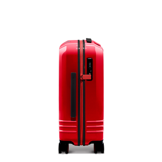 Expandable feature provides up to 28% more packing capacity – pack more for an extended stay.