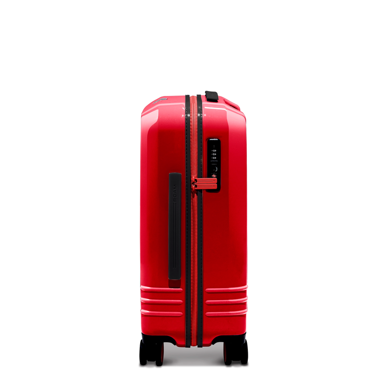 Expandable feature provides up to 28% more packing capacity – pack more for an extended stay.