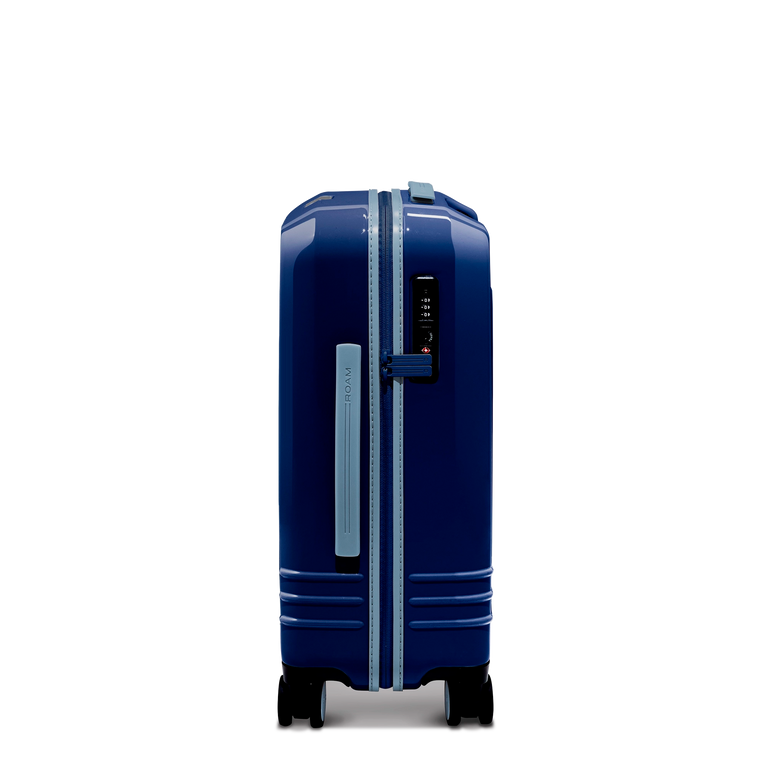 The Roam racing stripe trim and zipper give you a unique symbol of elegance and provides a distinctive signature look.