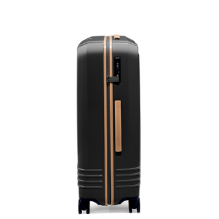 The Roam racing stripe trim and zipper give you a unique symbol of elegance and provides a distinctive signature look.